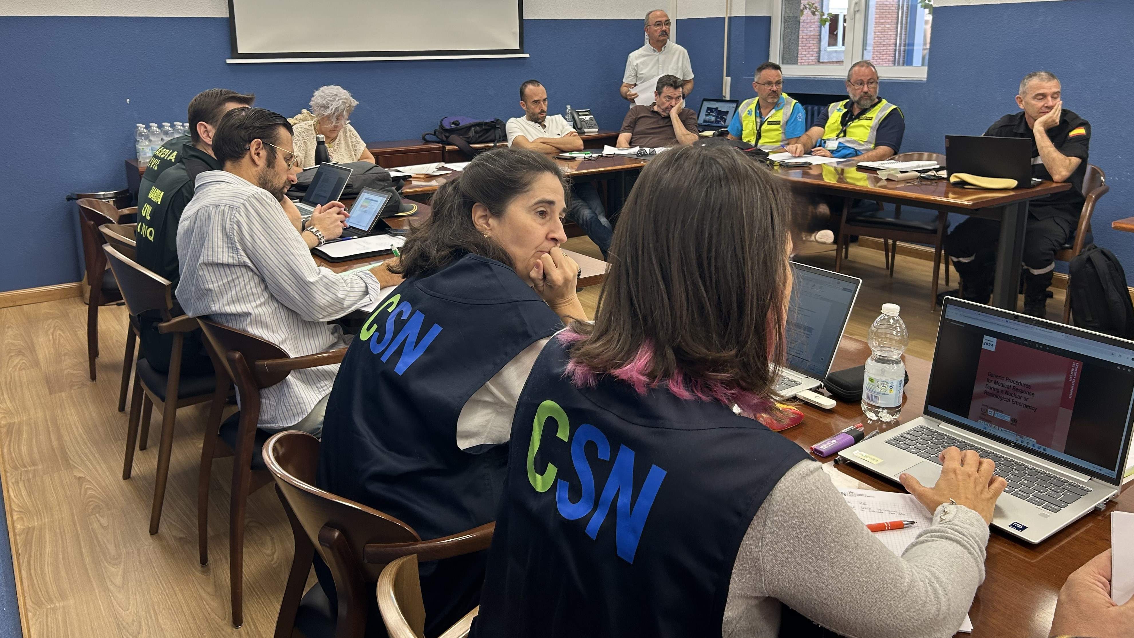 Participantes en el ejercicio de mesa sobre una emergencia radiológica celebrado en la ETSII-UPM