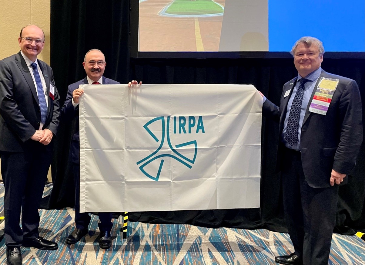 Entrega de la bandera de la IRPA. Volverá a desplegarse Valencia
